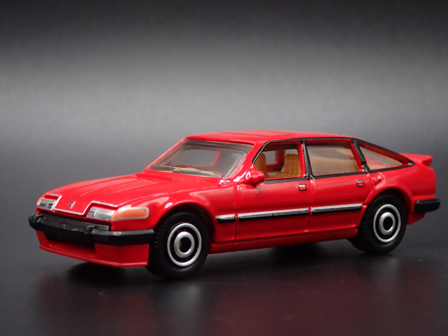 1976-1986 ROVER SD1 VITESSE RED 1/64 SCALE COLLECTIBLE DIORAMA DIECAST MODEL CAR