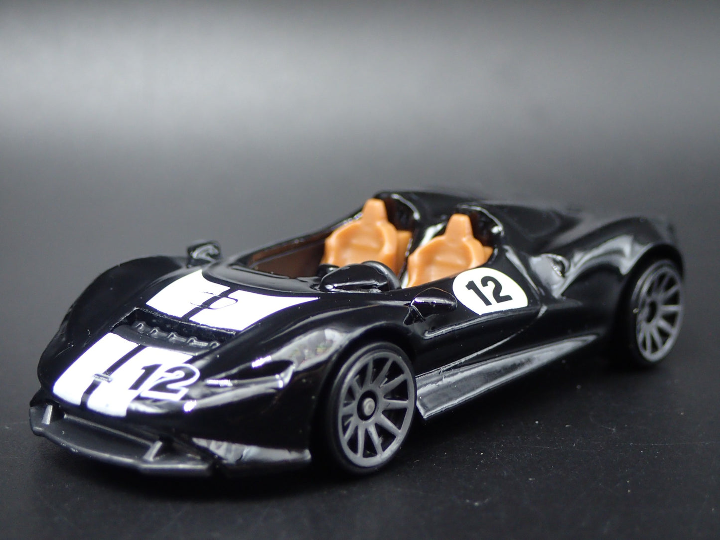 2020 20 MCLAREN ELVA SUPER CAR BLACK 1:64 SCALE DIORAMA DIECAST MODEL CAR