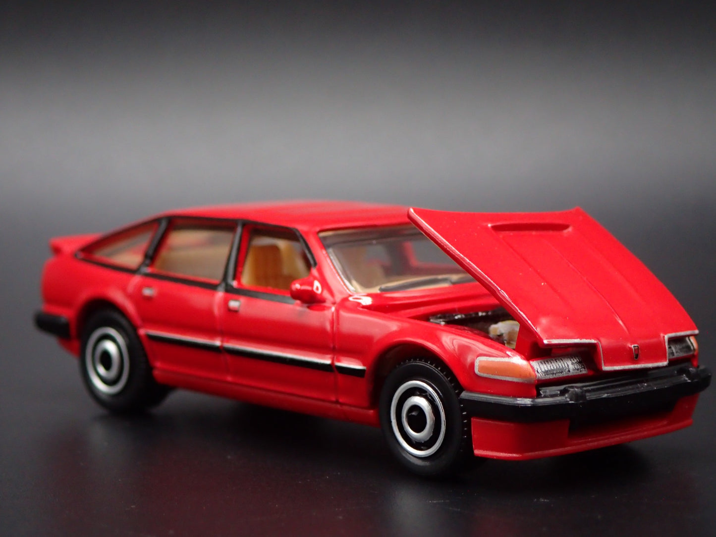 1976-1986 ROVER SD1 VITESSE RED 1/64 SCALE COLLECTIBLE DIORAMA DIECAST MODEL CAR