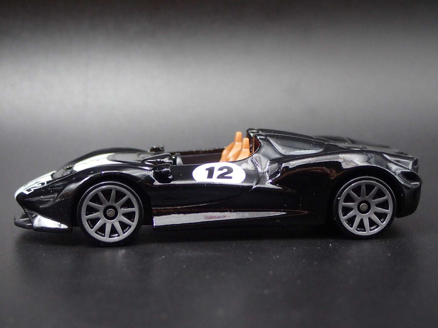 2020 20 MCLAREN ELVA SUPER CAR BLACK 1:64 SCALE DIORAMA DIECAST MODEL CAR