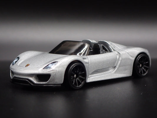 2013-2015 PORSCHE 918 SPYDER SUPER CAR RARE 1:64 SCALE DIORAMA DIECAST MODEL CAR