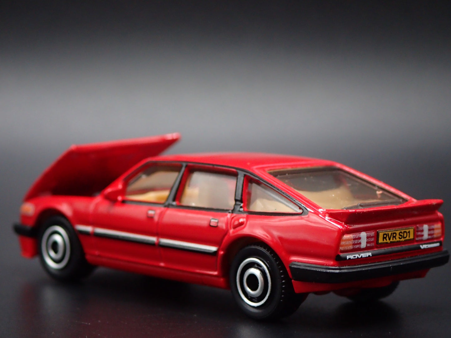 1976-1986 ROVER SD1 VITESSE RED 1/64 SCALE COLLECTIBLE DIORAMA DIECAST MODEL CAR