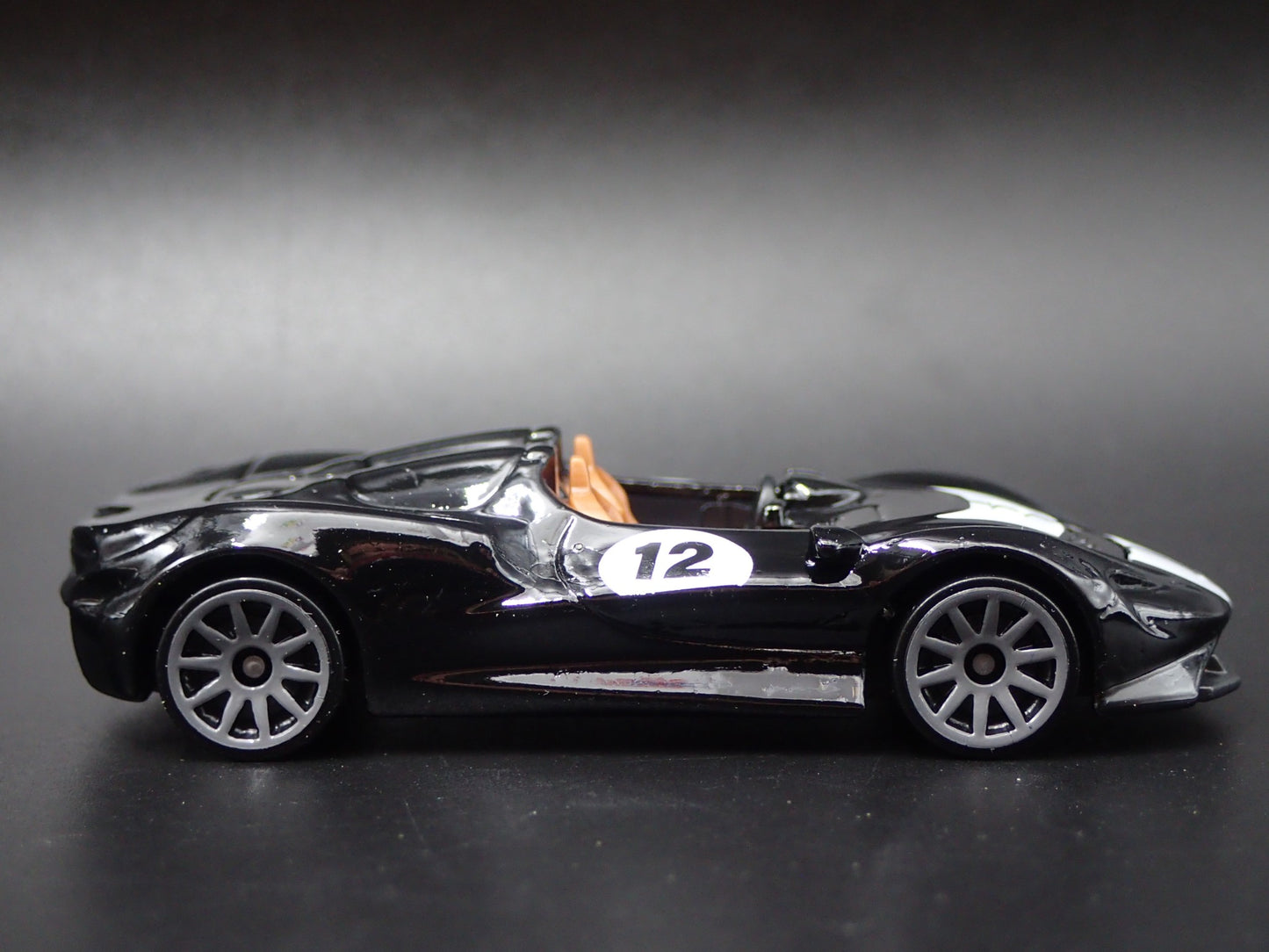 2020 20 MCLAREN ELVA SUPER CAR BLACK 1:64 SCALE DIORAMA DIECAST MODEL CAR