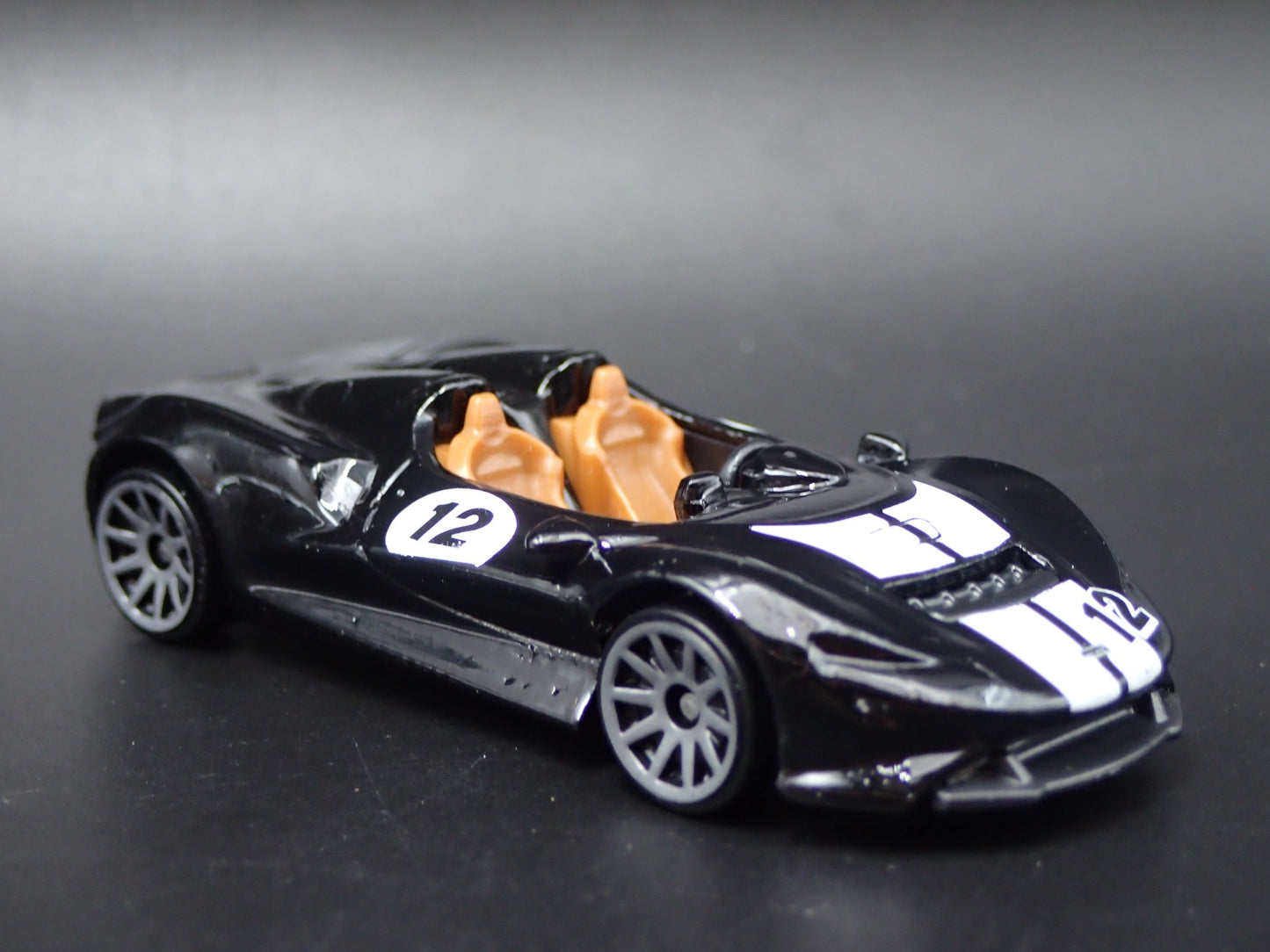 2020 20 MCLAREN ELVA SUPER CAR BLACK 1:64 SCALE DIORAMA DIECAST MODEL CAR