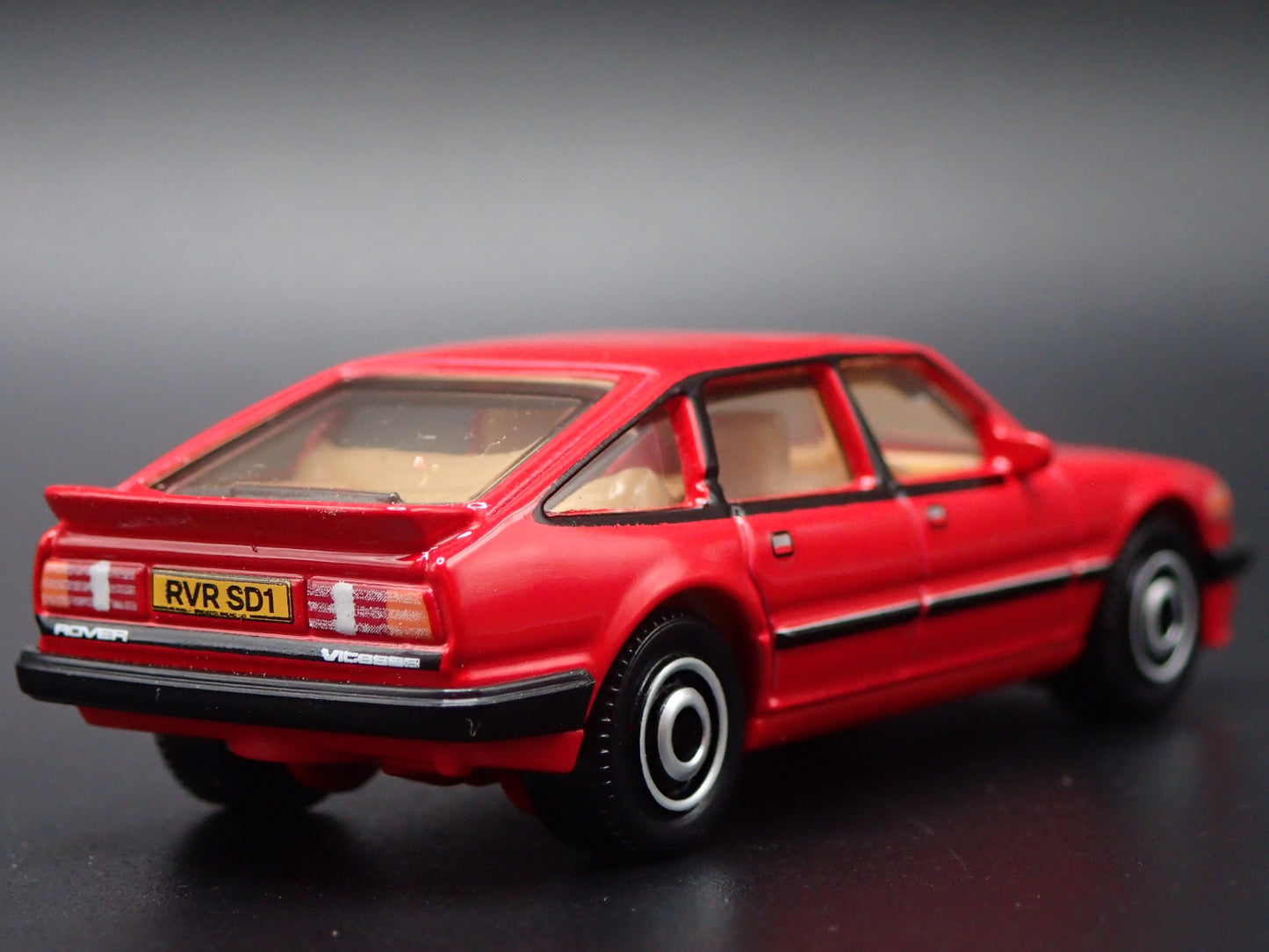 1976-1986 ROVER SD1 VITESSE RED 1/64 SCALE COLLECTIBLE DIORAMA DIECAST MODEL CAR