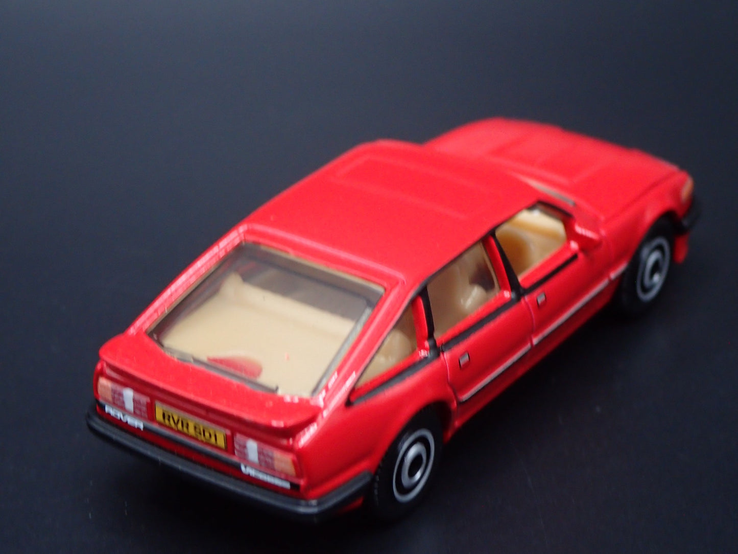1976-1986 ROVER SD1 VITESSE RED 1/64 SCALE COLLECTIBLE DIORAMA DIECAST MODEL CAR