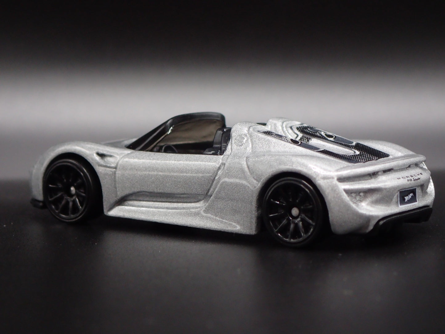 2013-2015 PORSCHE 918 SPYDER SUPER CAR RARE 1:64 SCALE DIORAMA DIECAST MODEL CAR