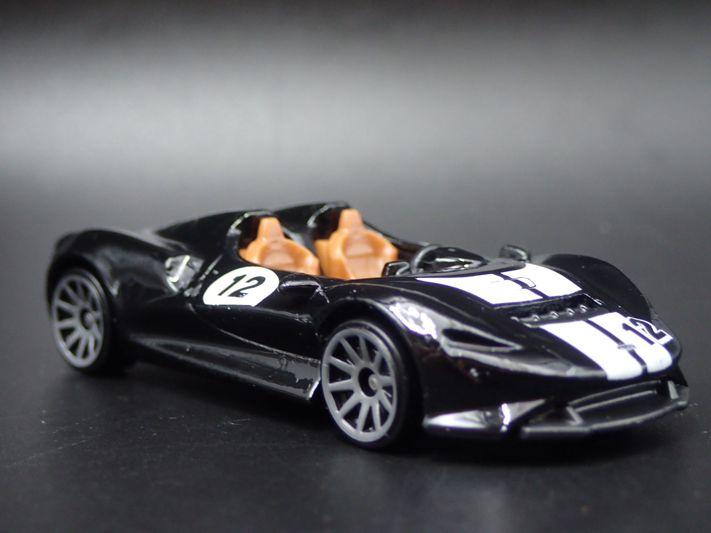 2020 20 MCLAREN ELVA SUPER CAR BLACK 1:64 SCALE DIORAMA DIECAST MODEL CAR