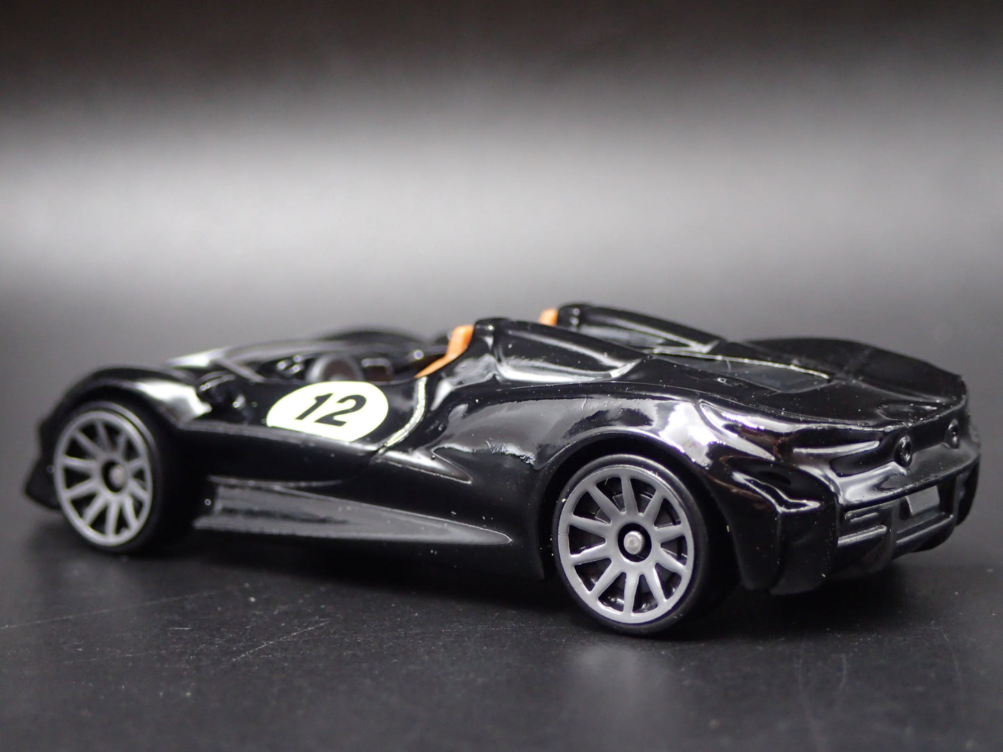 2020 20 MCLAREN ELVA SUPER CAR BLACK 1:64 SCALE DIORAMA DIECAST MODEL CAR