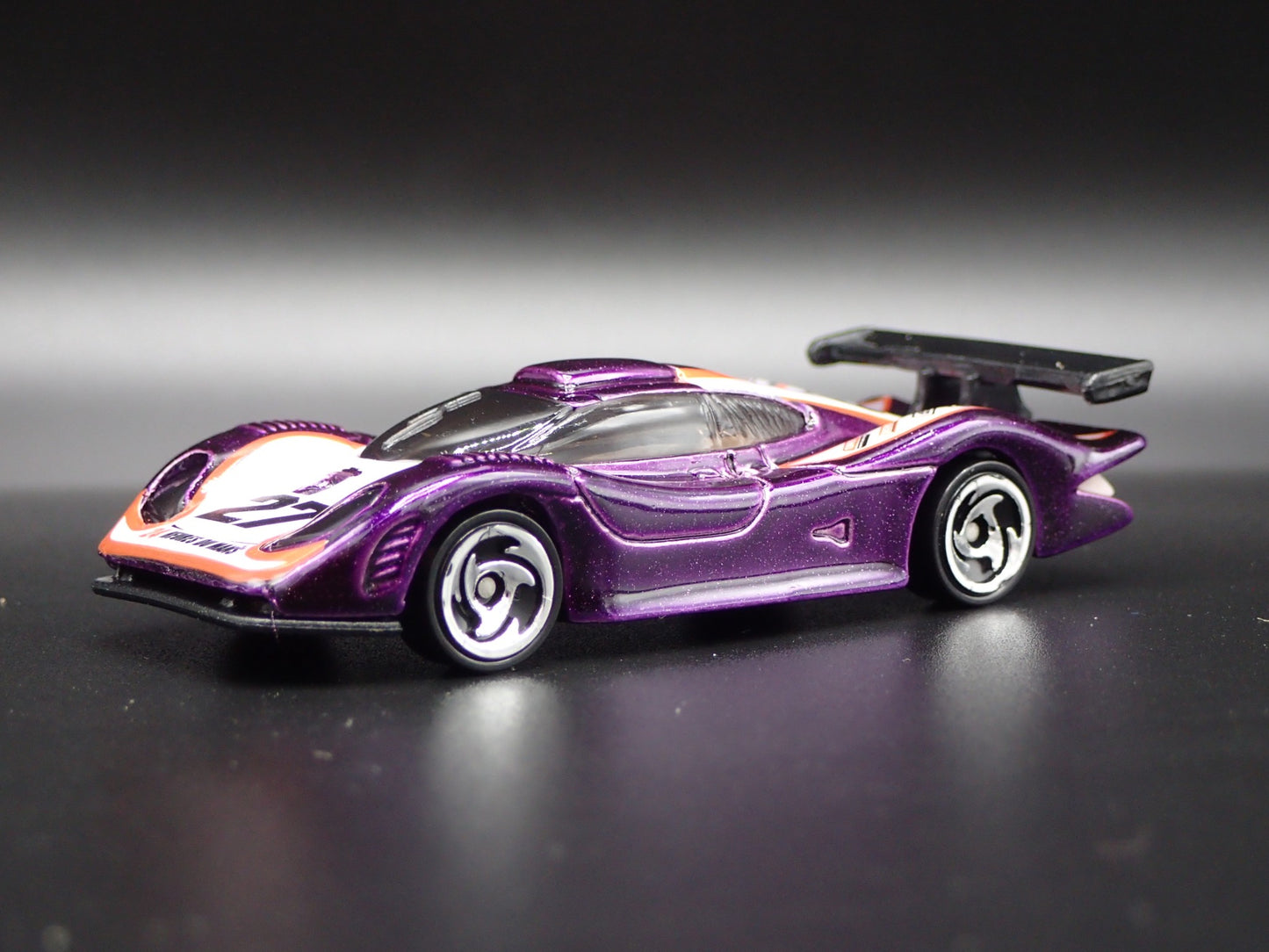 1998-1999 PORSCHE 911 GT1-98 RACE CAR RARE 1:64 SCALE DIORAMA DIECAST MODEL CAR