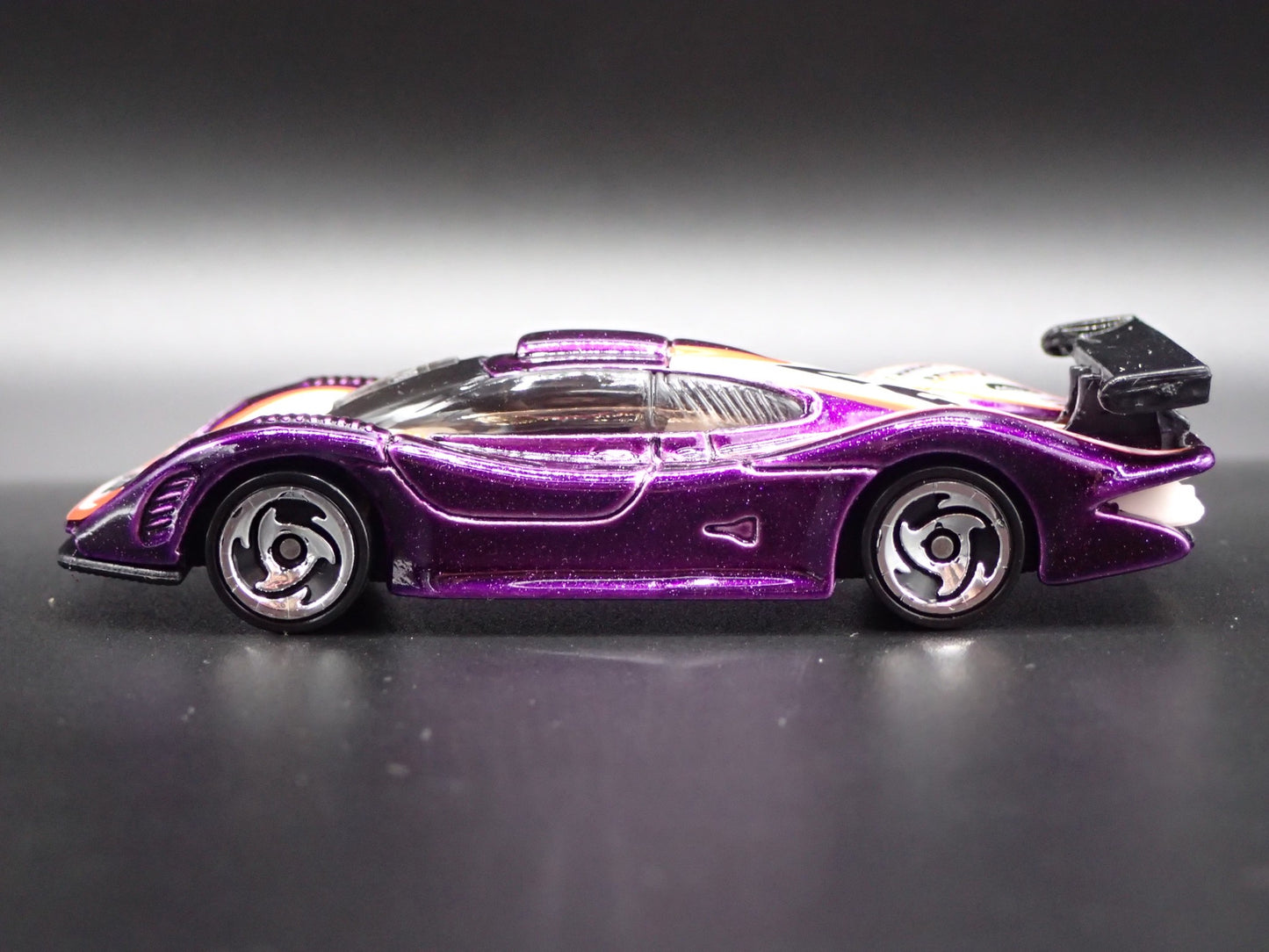 1998-1999 PORSCHE 911 GT1-98 RACE CAR RARE 1:64 SCALE DIORAMA DIECAST MODEL CAR