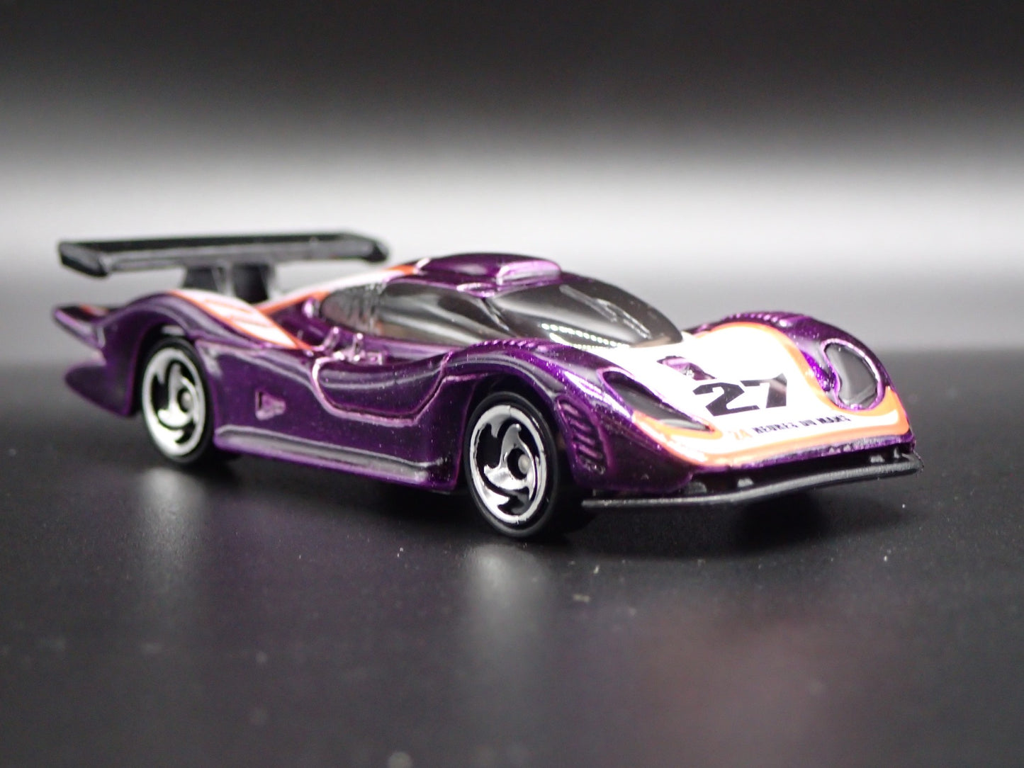 1998-1999 PORSCHE 911 GT1-98 RACE CAR RARE 1:64 SCALE DIORAMA DIECAST MODEL CAR
