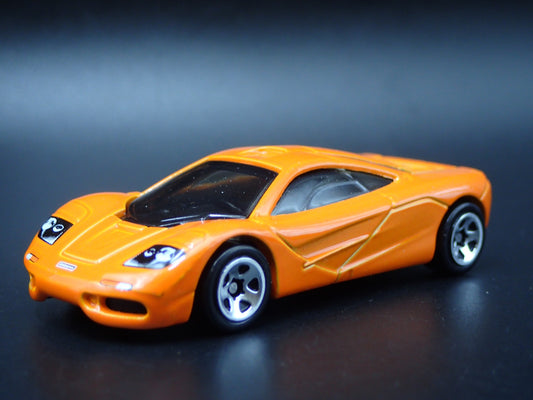 1992-1998 MCLAREN F1 SUPER CAR 1:64 SCALE COLLECTIBLE DIORAMA DIECAST MODEL CAR