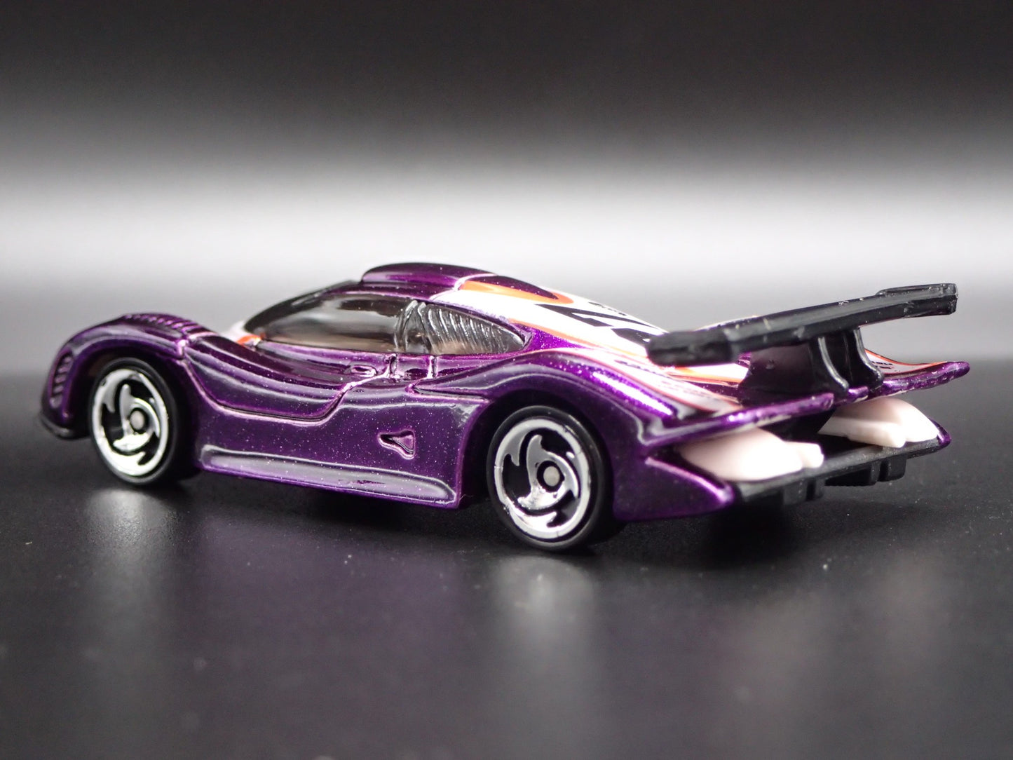 1998-1999 PORSCHE 911 GT1-98 RACE CAR RARE 1:64 SCALE DIORAMA DIECAST MODEL CAR