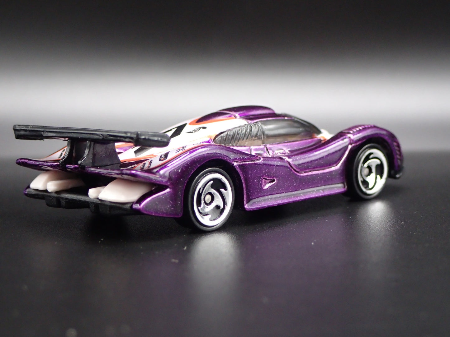 1998-1999 PORSCHE 911 GT1-98 RACE CAR RARE 1:64 SCALE DIORAMA DIECAST MODEL CAR