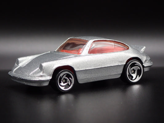 1984-1989 PORSCHE 911 CARRERA 1:64 SCALE COLLECTIBLE DIORAMA DIECAST MODEL CAR