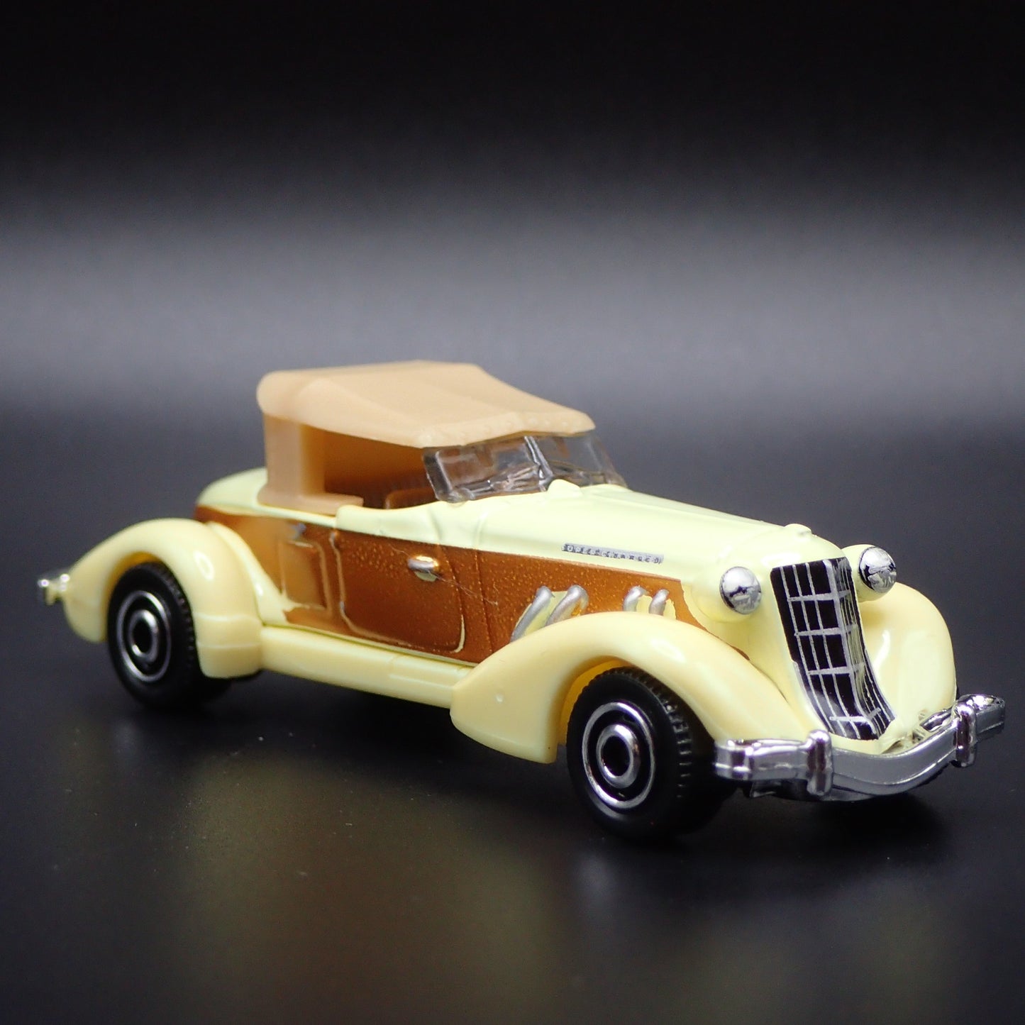 1936 36 AUBURN SPEEDSTER 851 BOAT TAIL 1:64 SCALE DIORAMA DIECAST MODEL CAR