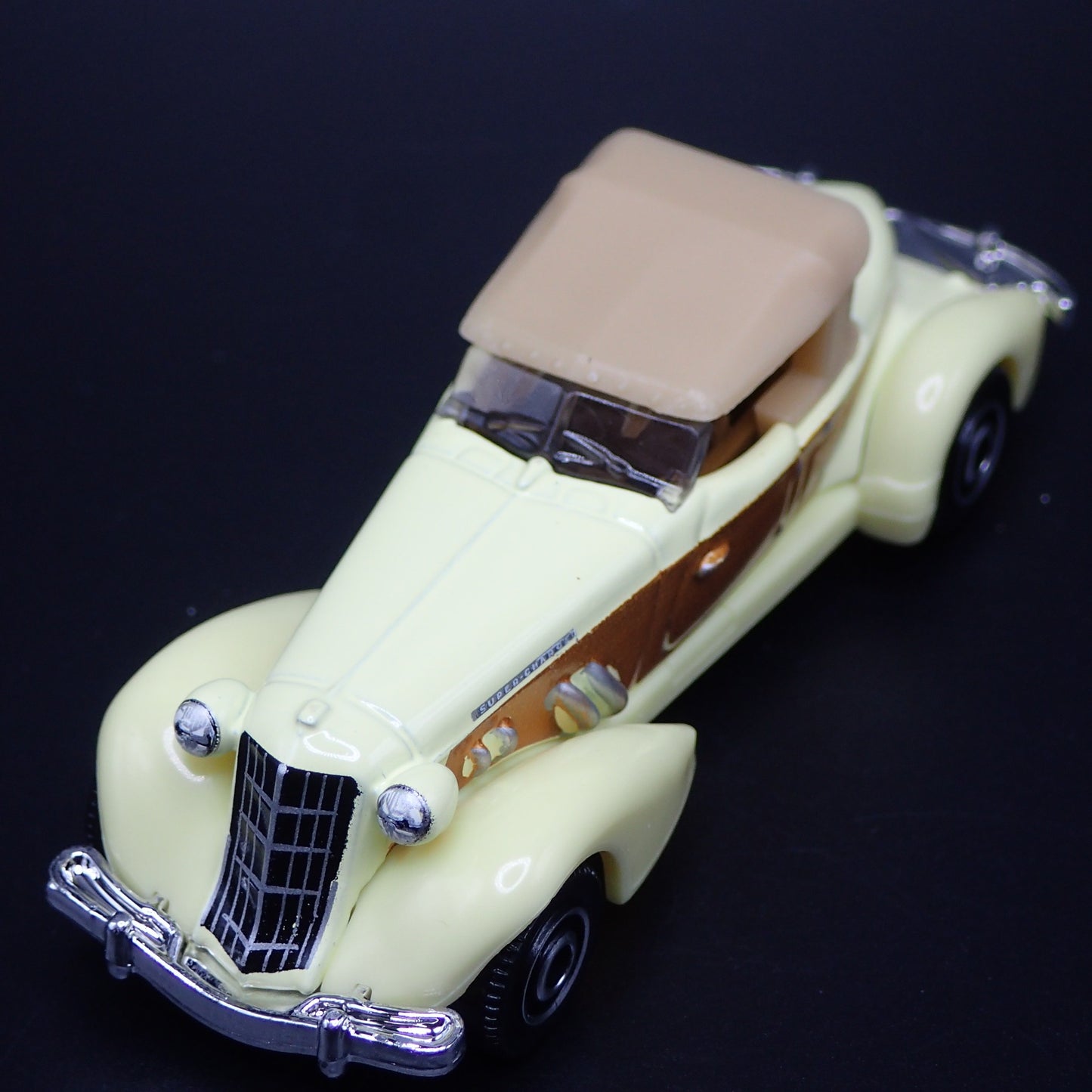 1936 36 AUBURN SPEEDSTER 851 BOAT TAIL 1:64 SCALE DIORAMA DIECAST MODEL CAR