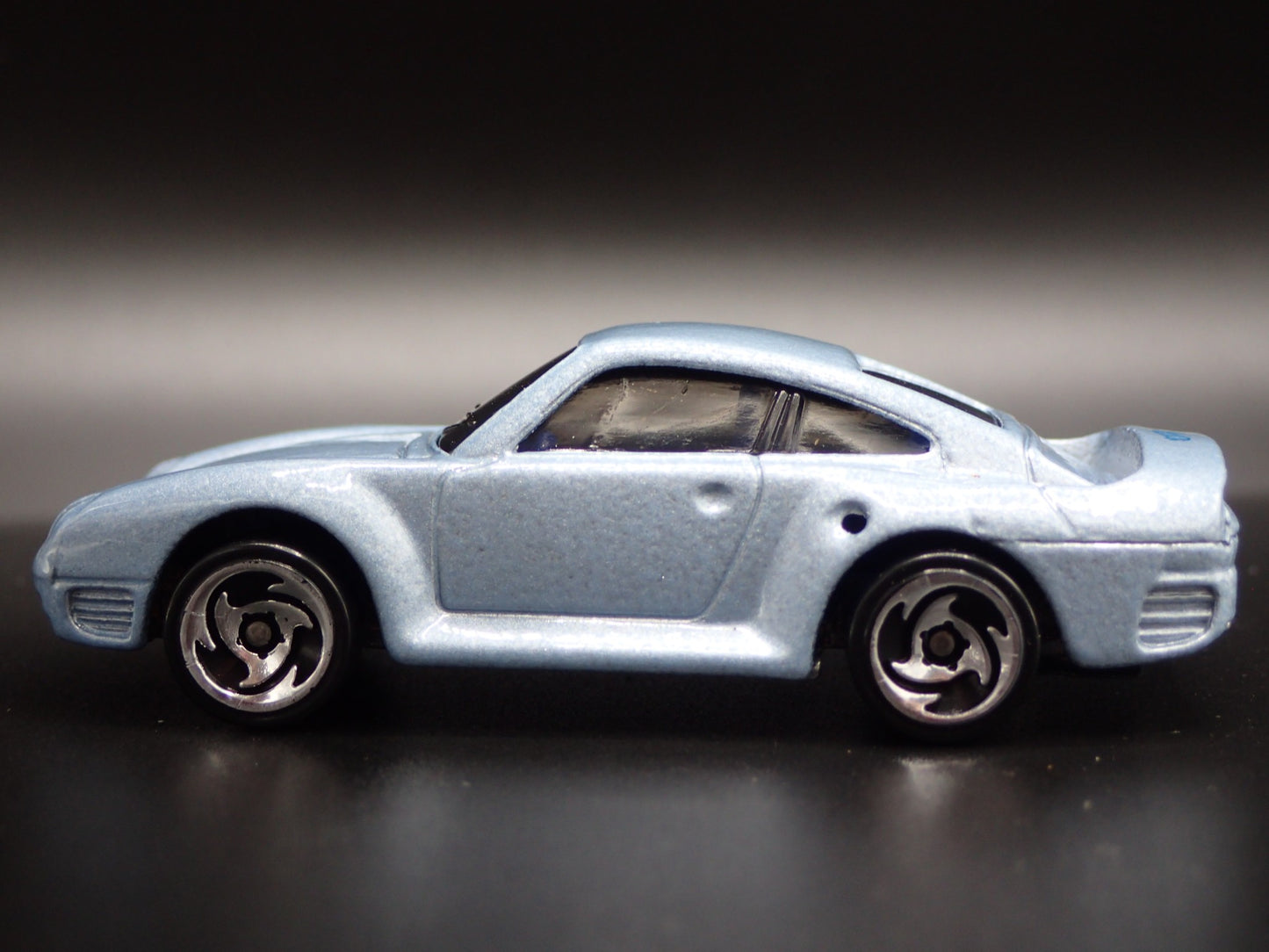 1986-1993 PORSCHE 959 BLUE 1:64 SCALE COLLECTIBLE DIORAMA DIECAST MODEL CAR