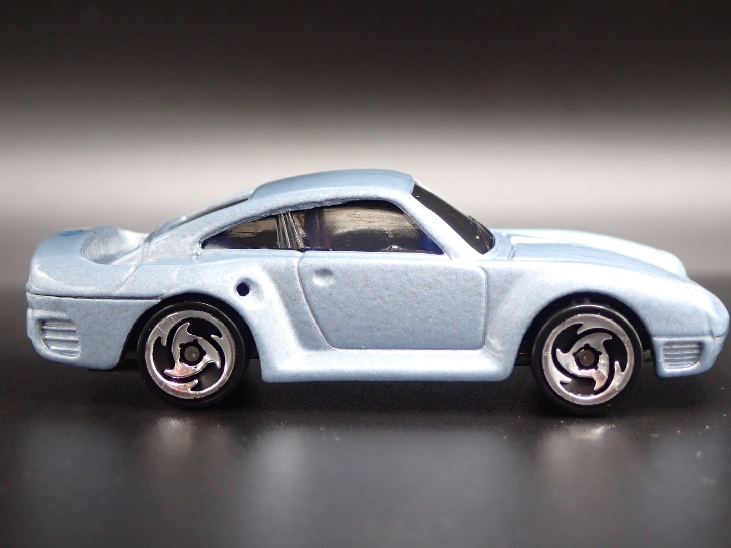 1986-1993 PORSCHE 959 BLUE 1:64 SCALE COLLECTIBLE DIORAMA DIECAST MODEL CAR