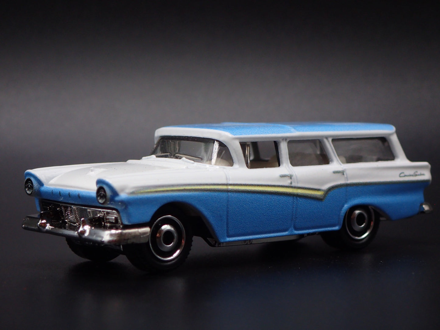 1957 57 FORD COUNTRY SEDAN STATION WAGON 1:64 SCALE DIORAMA DIECAST MODEL CAR