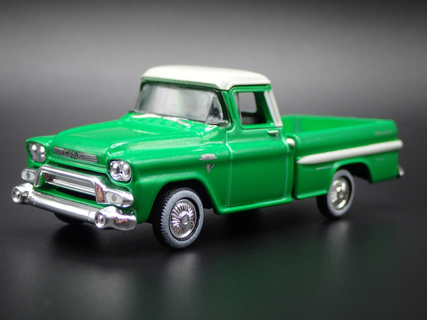 1959 59 GMC FLEETSIDE PICKUP TRUCK GREEN 1:64 SCALE DIORAMA DIECAST MODEL CAR