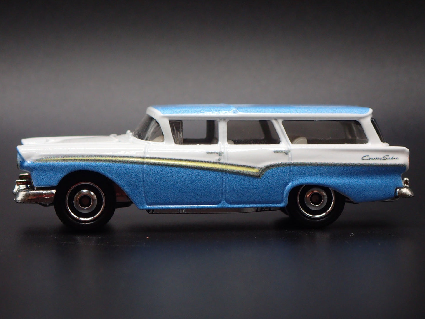 1957 57 FORD COUNTRY SEDAN STATION WAGON 1:64 SCALE DIORAMA DIECAST MODEL CAR