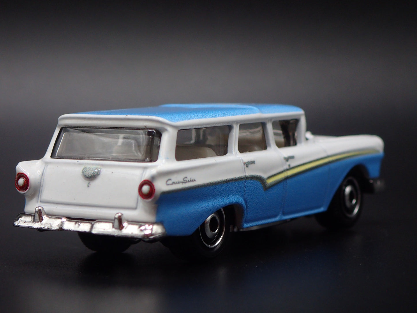 1957 57 FORD COUNTRY SEDAN STATION WAGON 1:64 SCALE DIORAMA DIECAST MODEL CAR