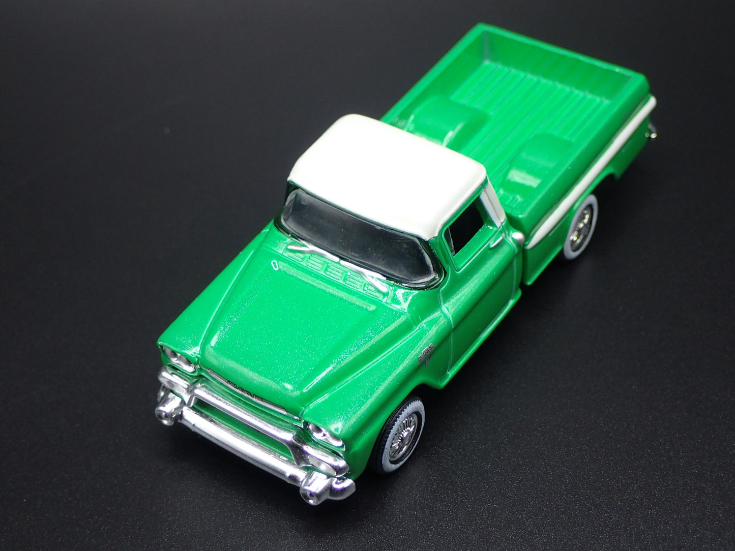 1959 59 GMC FLEETSIDE PICKUP TRUCK GREEN 1:64 SCALE DIORAMA DIECAST MODEL CAR