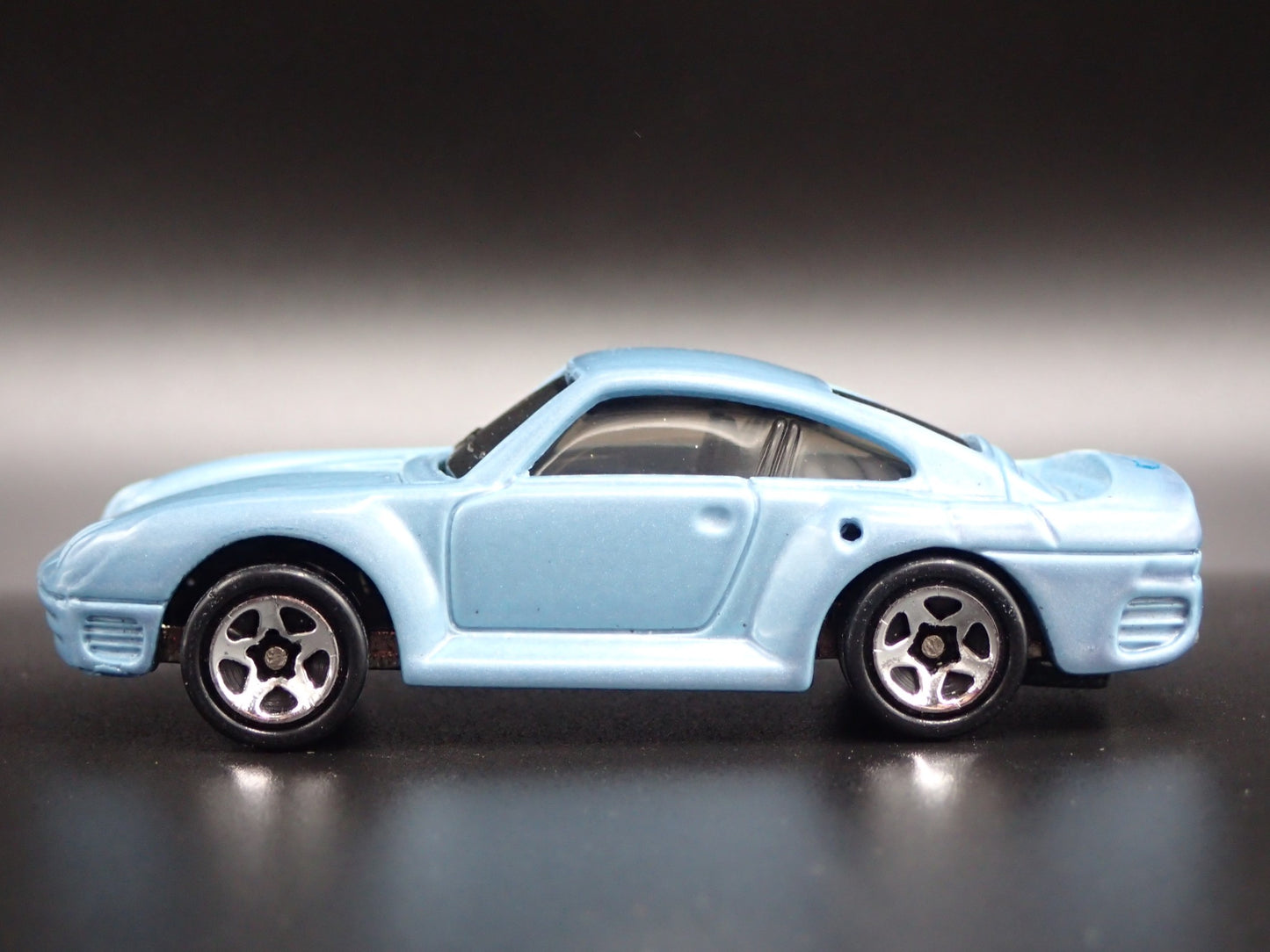 1986-1993 PORSCHE 959 BLUE 1:64 SCALE COLLECTIBLE DIORAMA DIECAST MODEL CAR