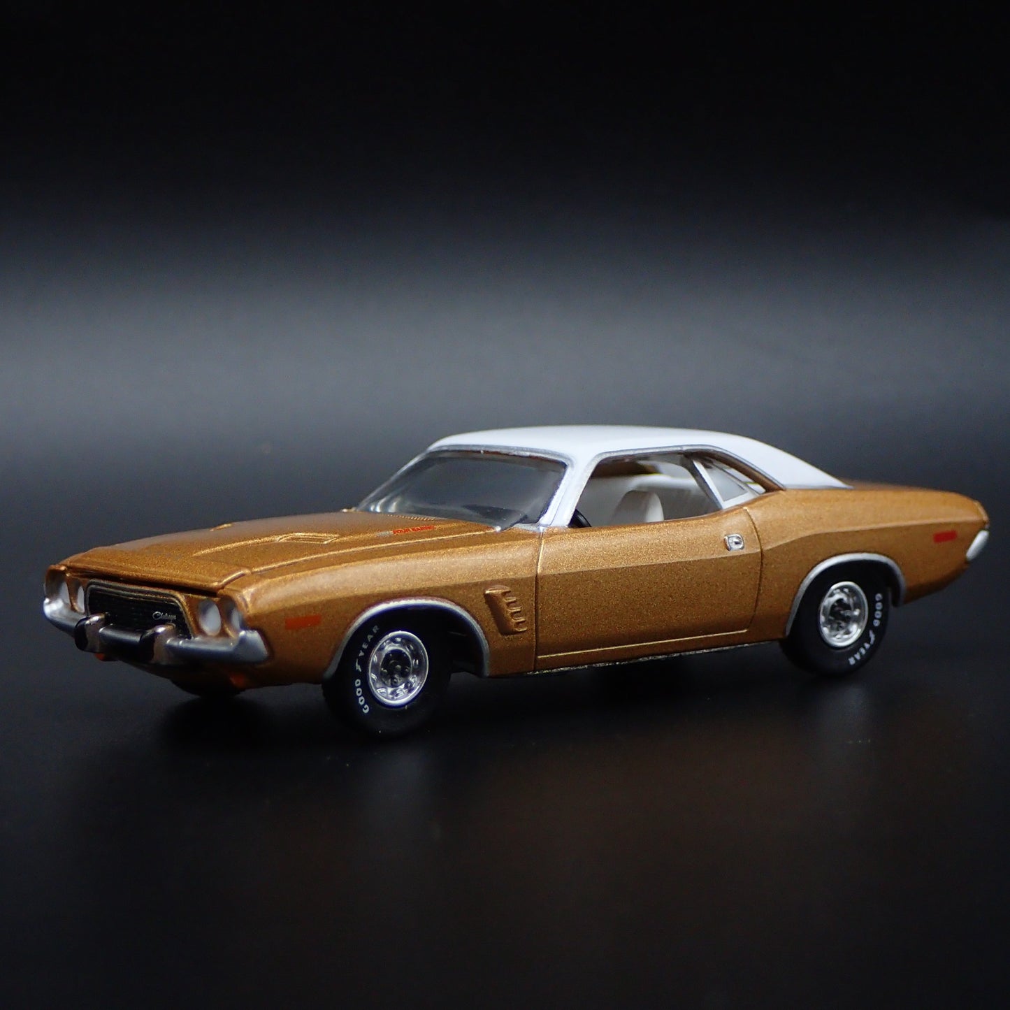 1974 74 DODGE CHALLENGER RALLYE 1/64 SCALE COLLECTIBLE DIORAMA DIECAST MODEL CAR