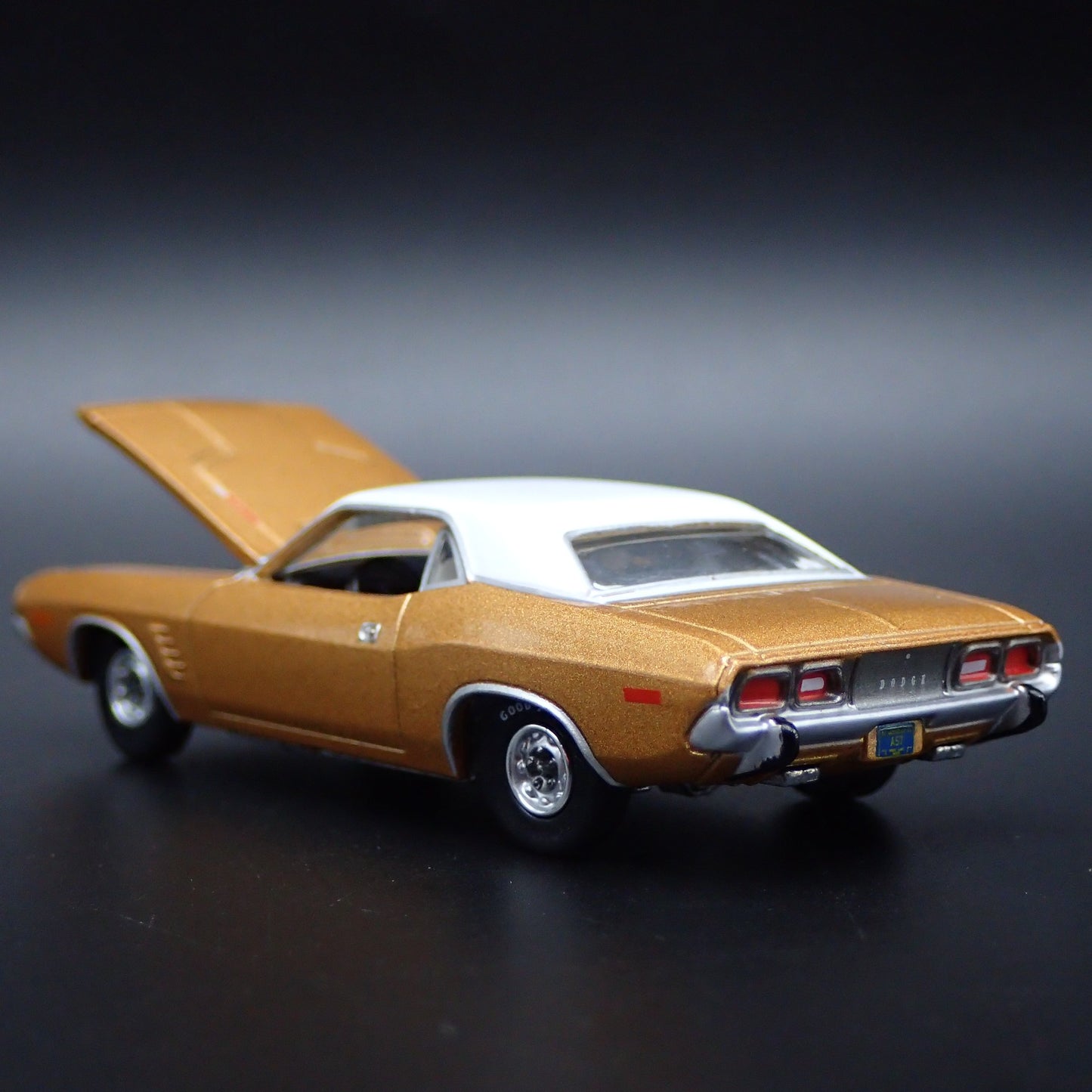 1974 74 DODGE CHALLENGER RALLYE 1/64 SCALE COLLECTIBLE DIORAMA DIECAST MODEL CAR
