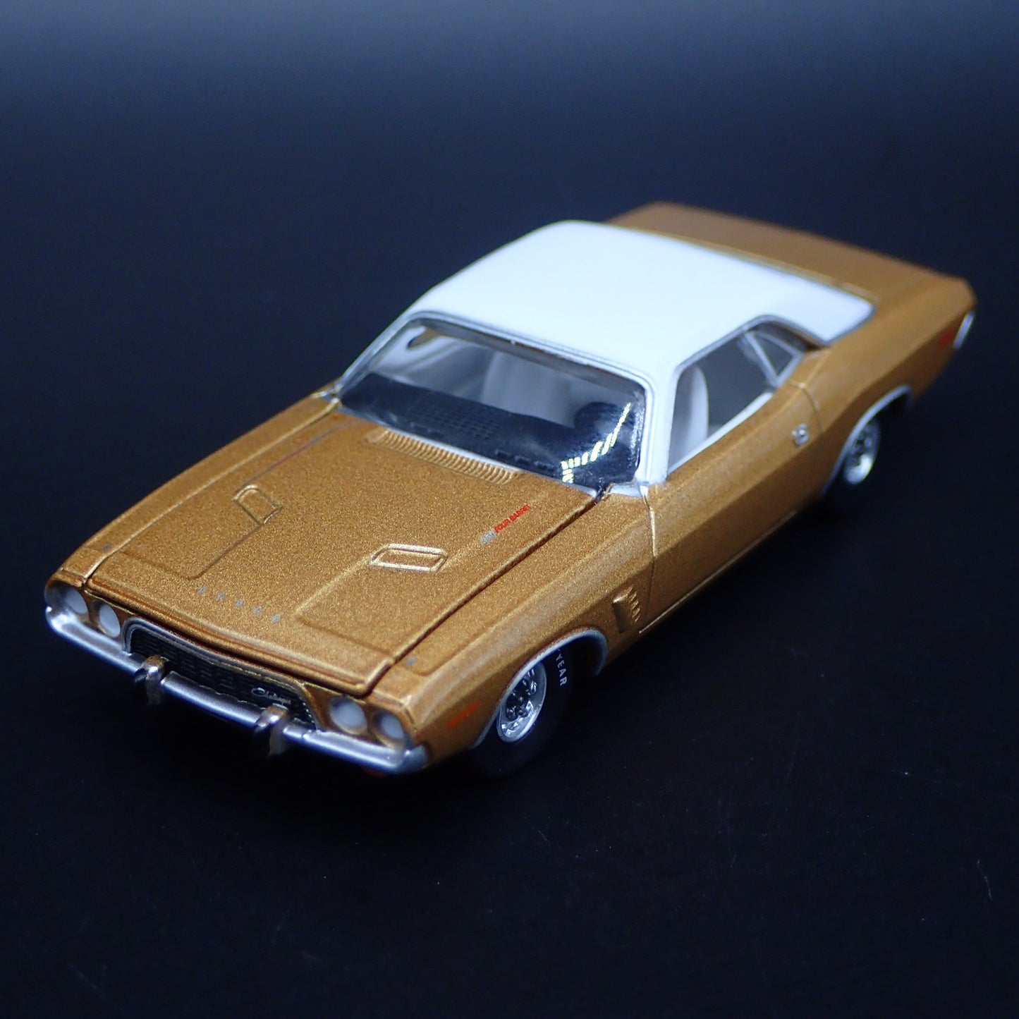 1974 74 DODGE CHALLENGER RALLYE 1/64 SCALE COLLECTIBLE DIORAMA DIECAST MODEL CAR