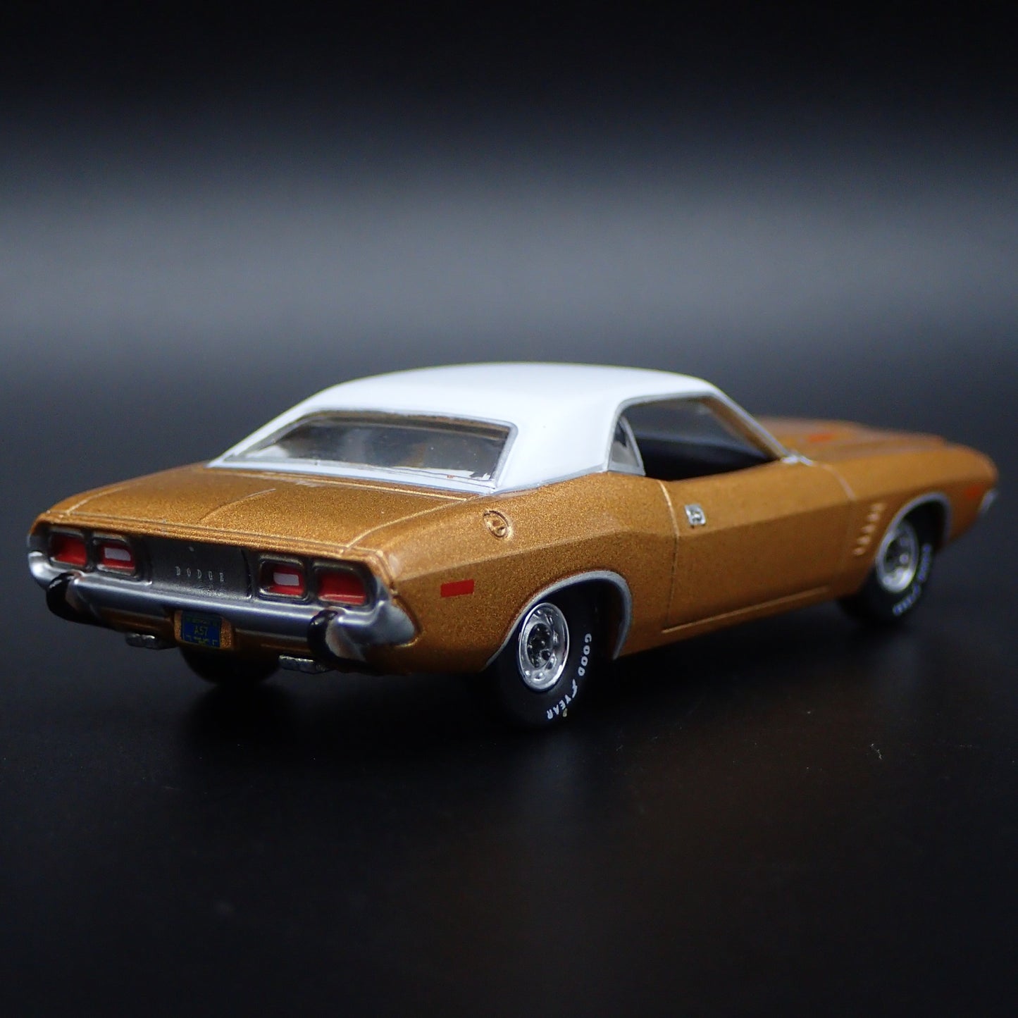 1974 74 DODGE CHALLENGER RALLYE 1/64 SCALE COLLECTIBLE DIORAMA DIECAST MODEL CAR