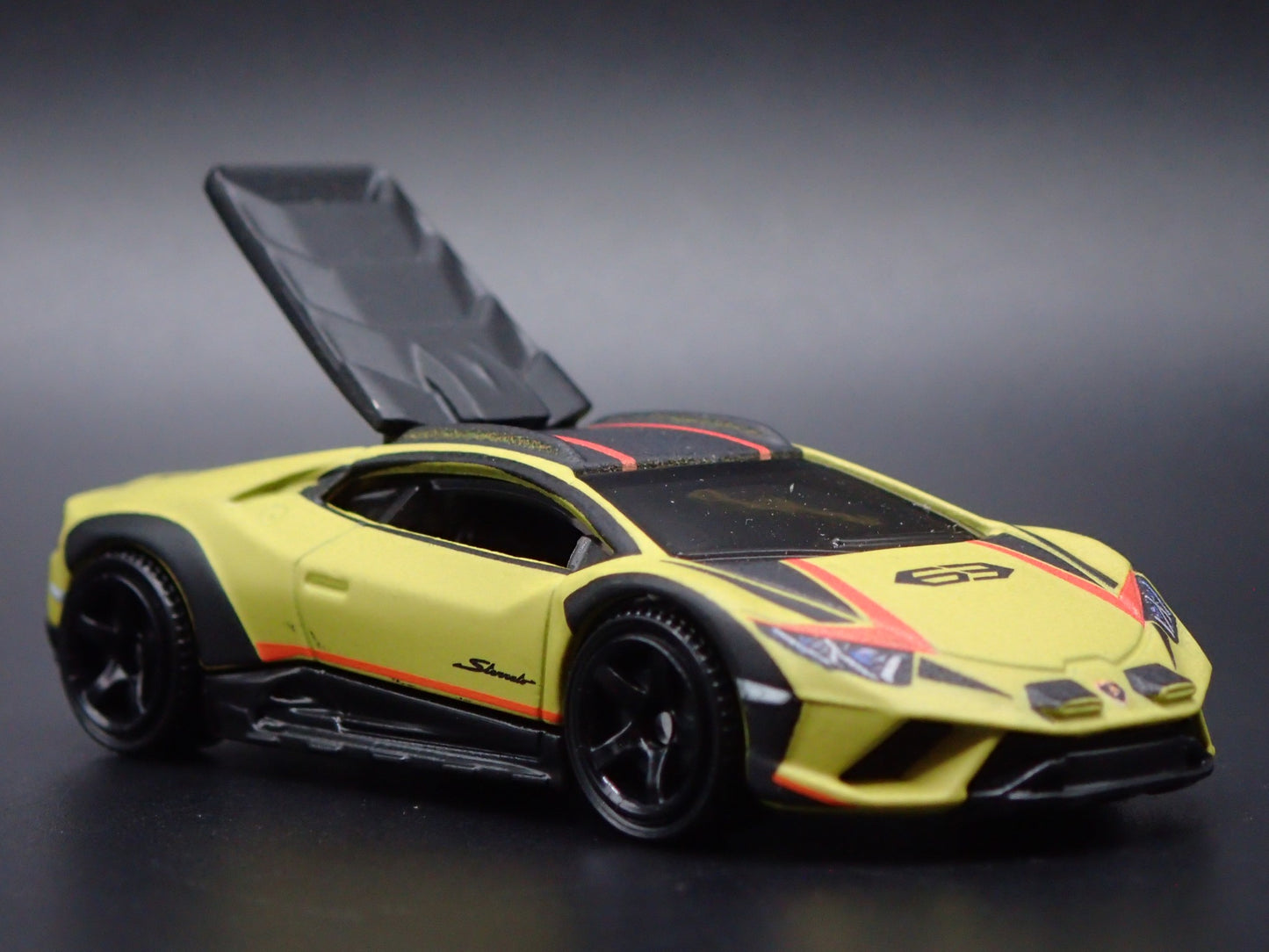 2023-2024 LAMBORGHINI HURACAN STERRATO SUPER CAR 1:64 SCALE DIECAST MODEL CAR