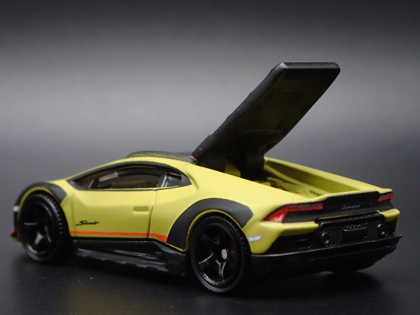 2023-2024 LAMBORGHINI HURACAN STERRATO SUPER CAR 1:64 SCALE DIECAST MODEL CAR