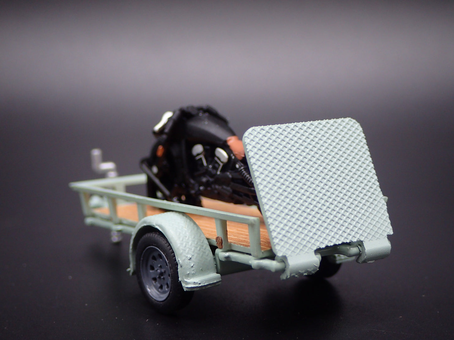UTILITY TRAILER w 2020 INDIAN SCOUT BOBBER MOTORCYCLE 1:64 SCALE  DIECAST MODEL