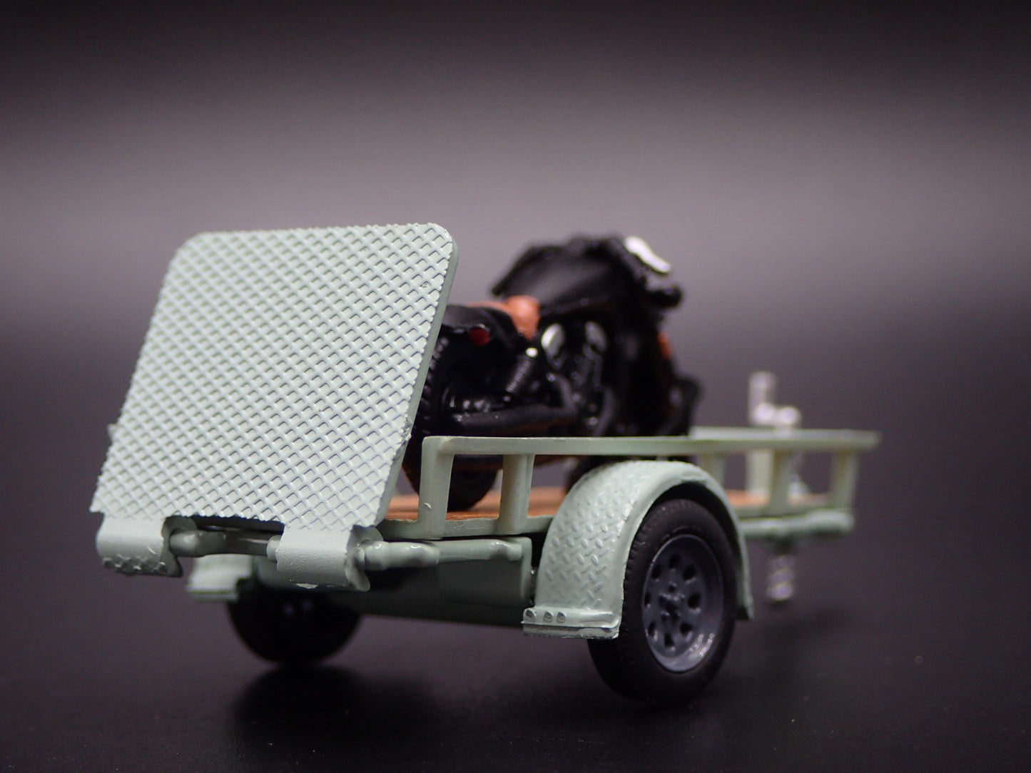 UTILITY TRAILER w 2020 INDIAN SCOUT BOBBER MOTORCYCLE 1:64 SCALE  DIECAST MODEL