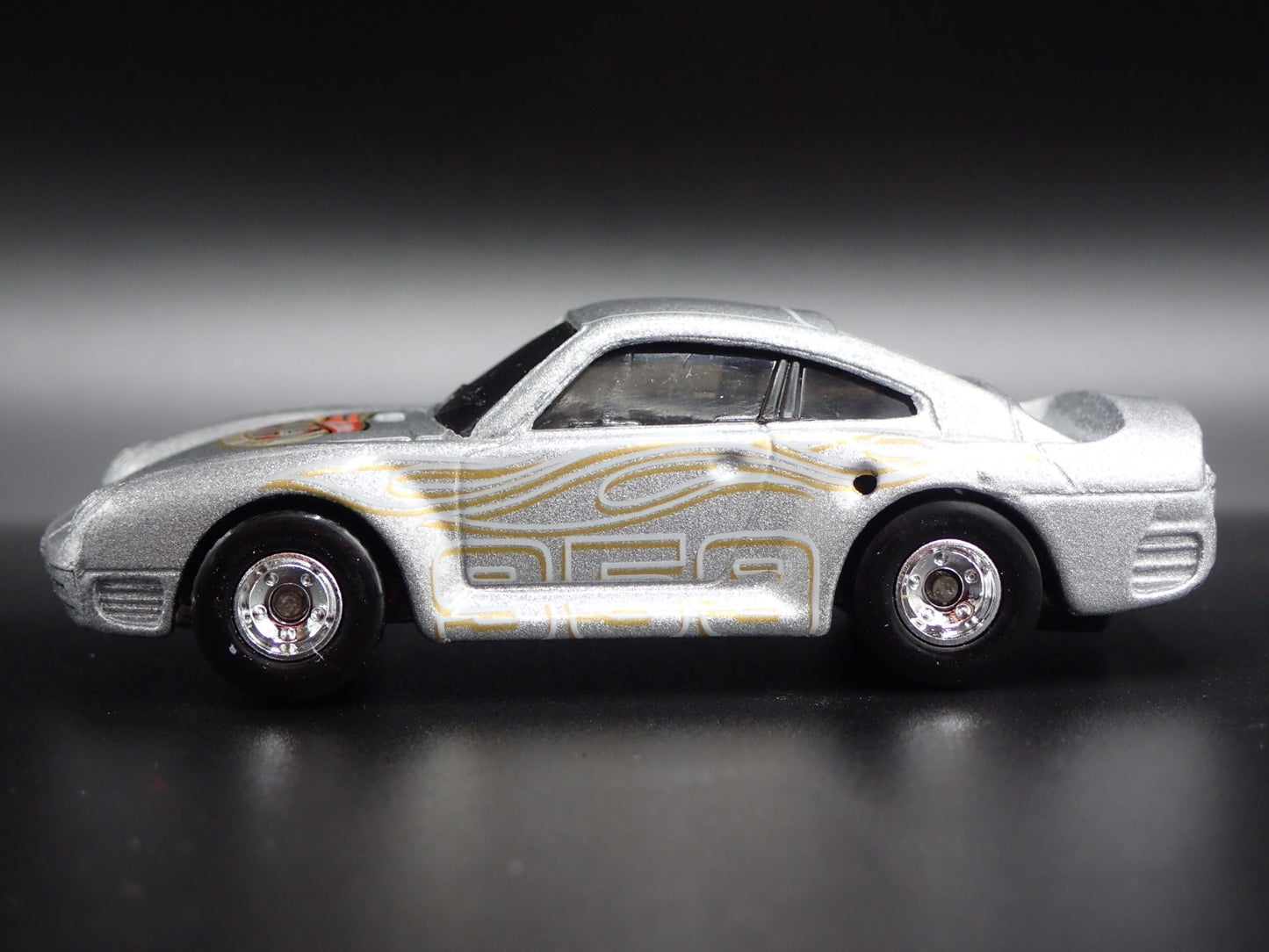 1986-1993 PORSCHE 959 SILVER 1:64 SCALE COLLECTIBLE DIORAMA DIECAST MODEL CAR