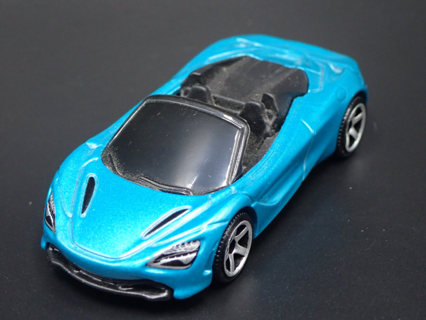 2018-2023 MCLAREN 720S SPIDER SUPER CAR 1:64 SCALE DIORAMA DIECAST MODEL CAR