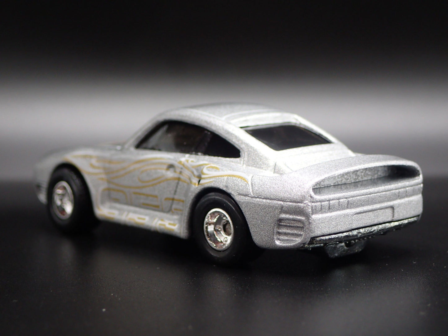 1986-1993 PORSCHE 959 SILVER 1:64 SCALE COLLECTIBLE DIORAMA DIECAST MODEL CAR