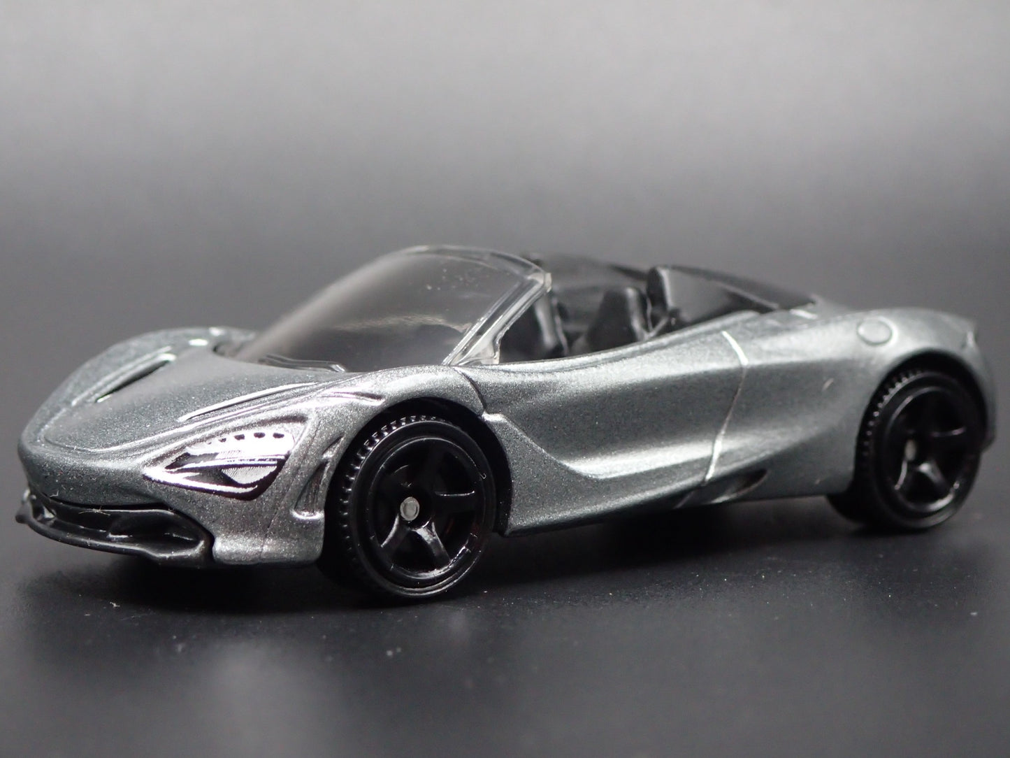 2018-2023 MCLAREN 720S SPIDER SUPER CAR 1:64 SCALE DIORAMA DIECAST MODEL CAR