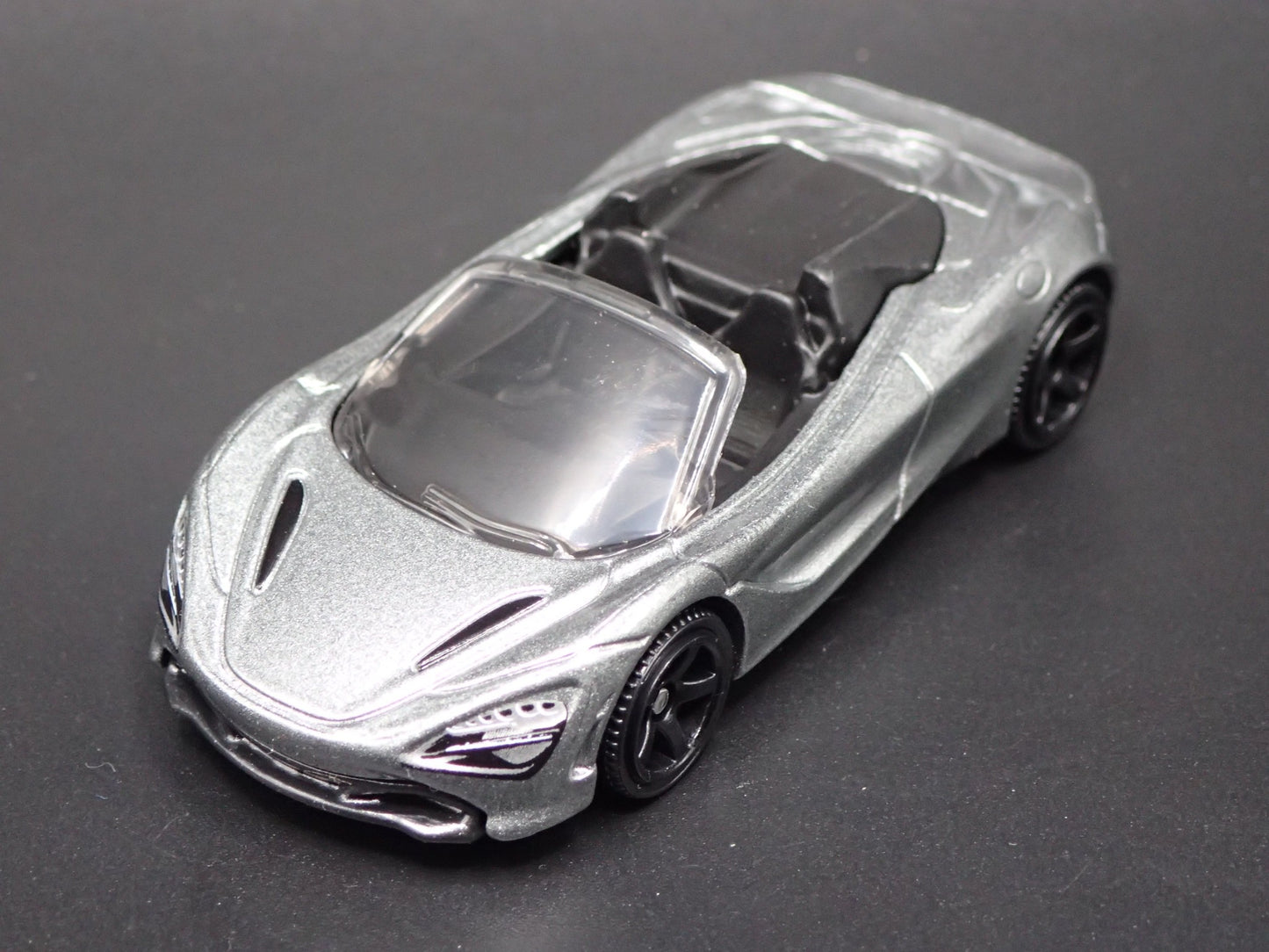 2018-2023 MCLAREN 720S SPIDER SUPER CAR 1:64 SCALE DIORAMA DIECAST MODEL CAR