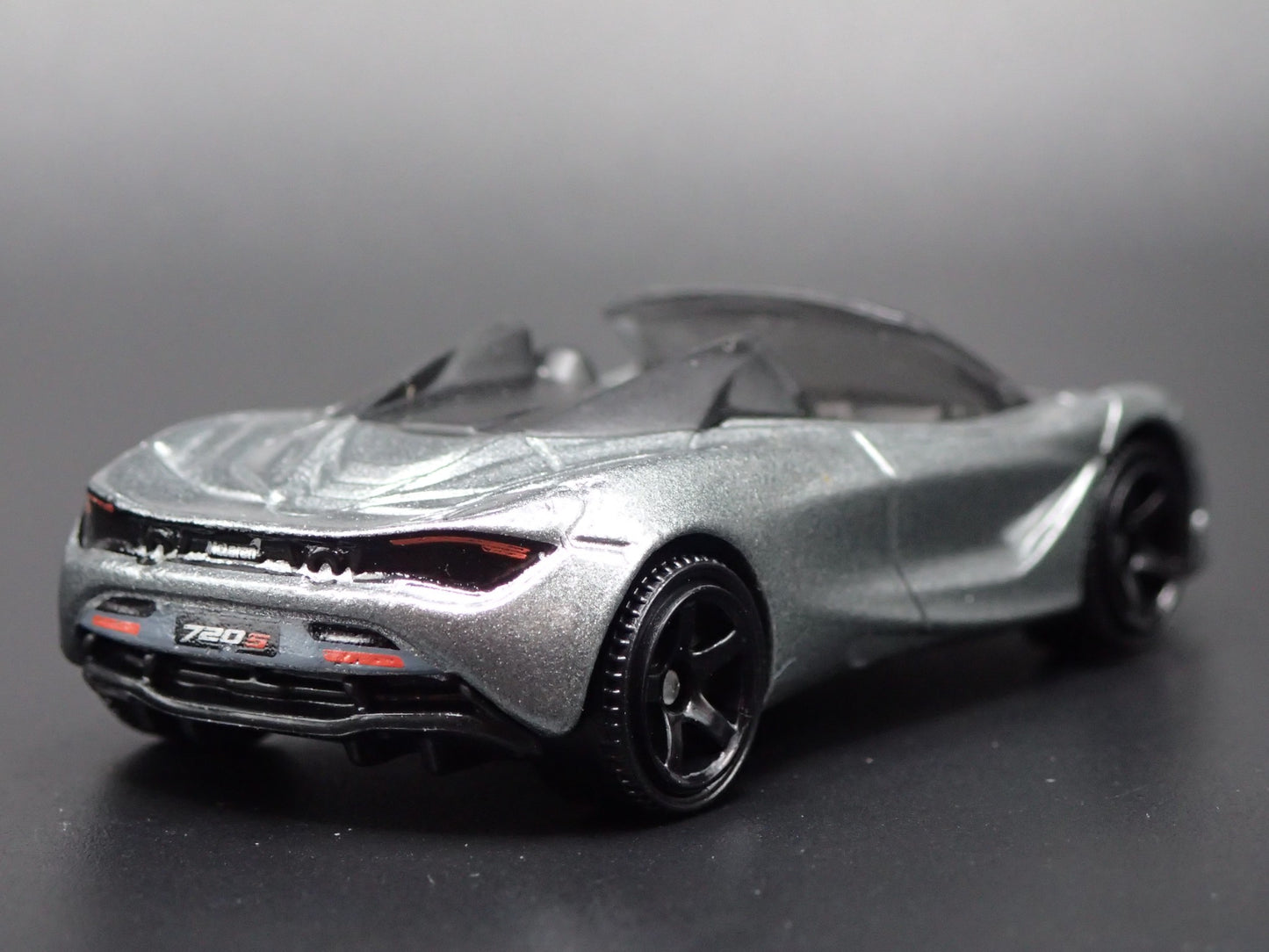 2018-2023 MCLAREN 720S SPIDER SUPER CAR 1:64 SCALE DIORAMA DIECAST MODEL CAR