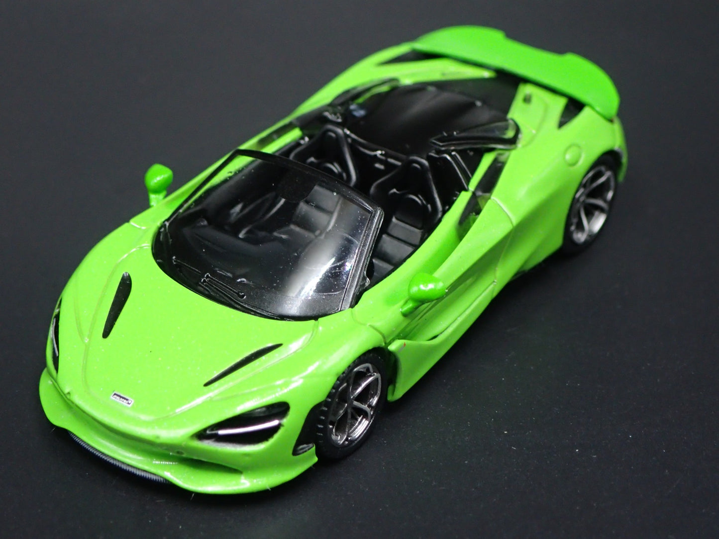 2023-2025 MCLAREN 750S SPIDER 1:64 SCALE COLLECTIBLE DIORAMA DIECAST MODEL CAR