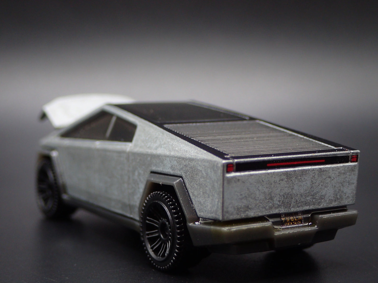 2024-2025 TESLA CYBERTRUCK 1:64 SCALE COLLECTIBLE DIORAMA DIECAST MODEL CAR