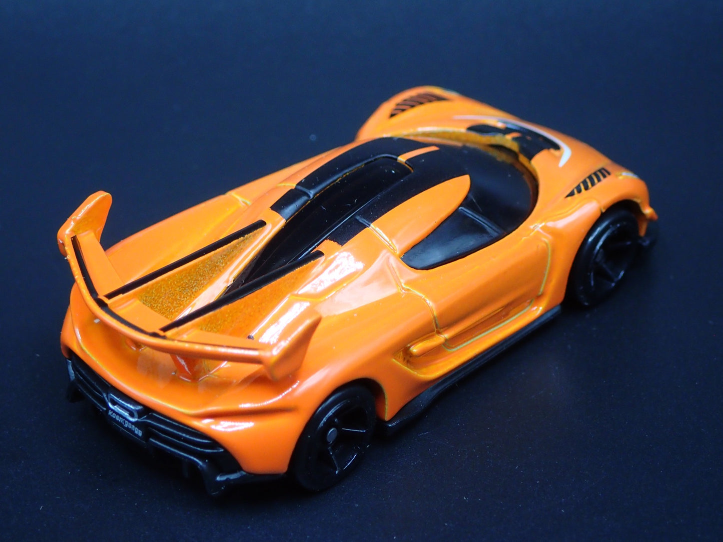 2021-2025 KOENIGSEGG JESKO SUPER CAR ORANGE 1:64 SCALE DIORAMA DIECAST MODEL CAR