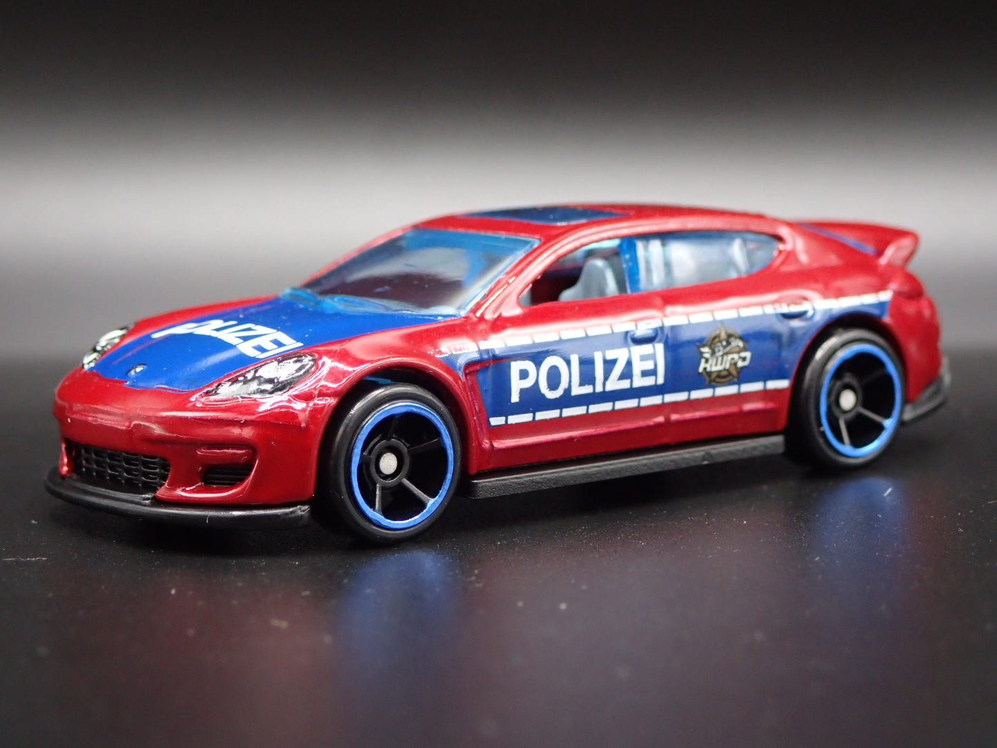 2009-2016 PORSCHE PANAMERA POLICE POLIZEI 1:64 SCALE DIORAMA DIECAST MODEL CAR