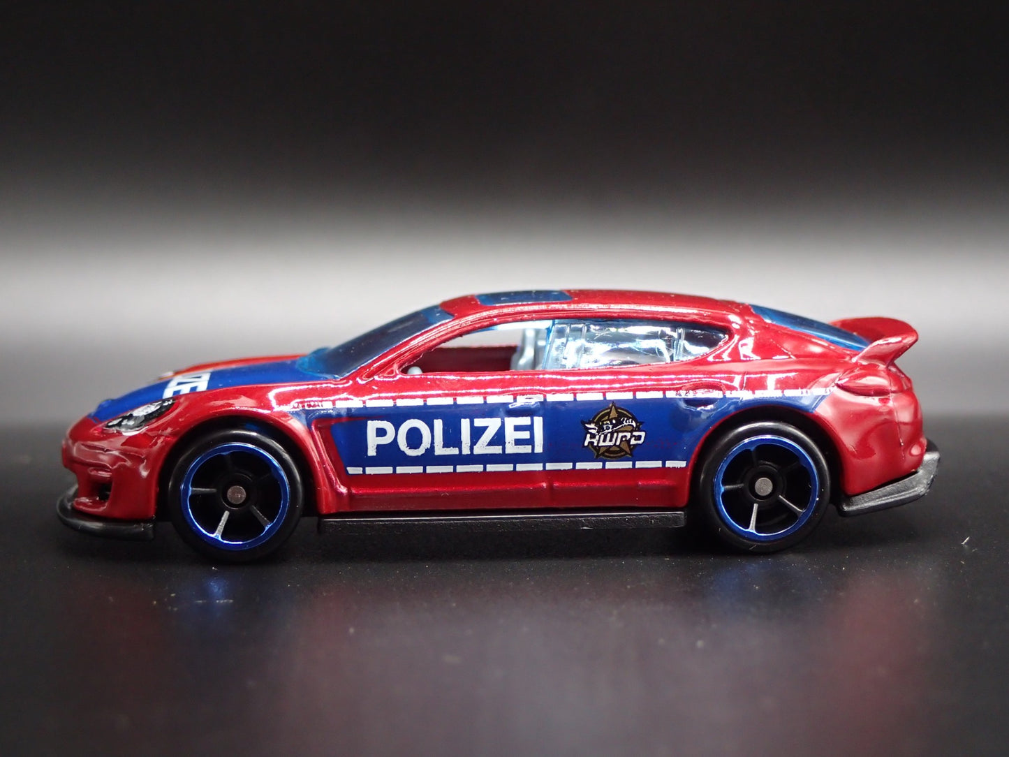 2009-2016 PORSCHE PANAMERA POLICE POLIZEI 1:64 SCALE DIORAMA DIECAST MODEL CAR