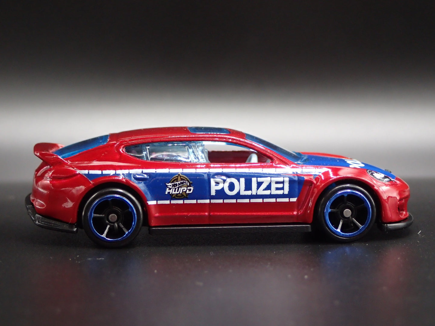 2009-2016 PORSCHE PANAMERA POLICE POLIZEI 1:64 SCALE DIORAMA DIECAST MODEL CAR